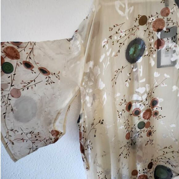 Jayley Cream Silk Blend Luxury Kimono with Tassel Detail in Ivory - Picture 5 of 8